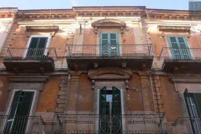 Bari, bellezza e abbandono: viaggio tra i palazzi di inizio secolo del rione Libert�